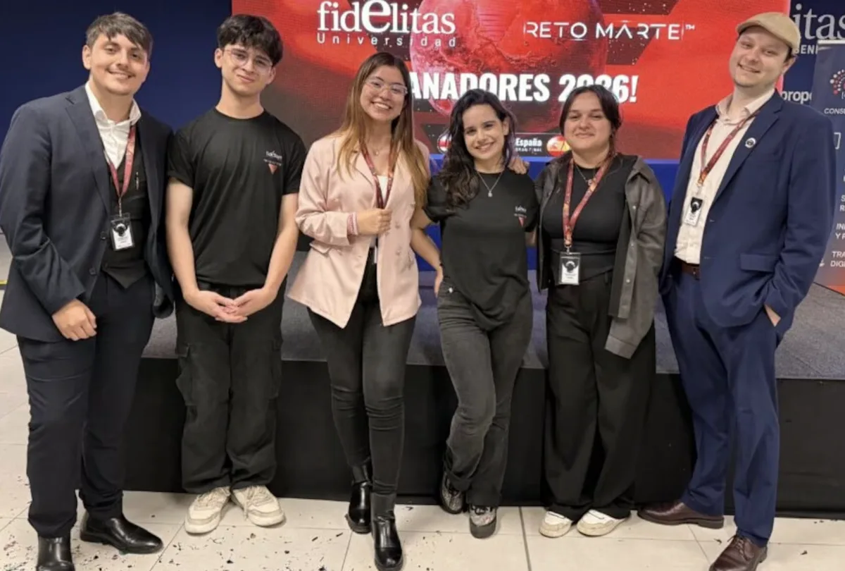 Daniel Elizondo, Gabriel Bonilla, Meylin Irola, Victoria Rocha, Sharon Valenciano y José Pablo Zamora (de izquierda a derecha) conforman el equipo de Fidélitas que viajará a España en noviembre para renovar el título mundial de Reto Marte.